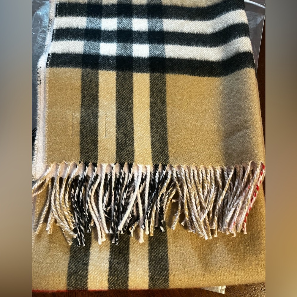 Burberry Reversible Check Cashmere Scarf - Picture 11 of 14